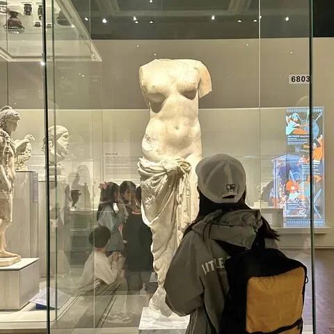 아이 눈높이에 맞춰 설명해준다고?"... 3.3만원 국립중앙박물관 그리스로마전 어린이 도슨트