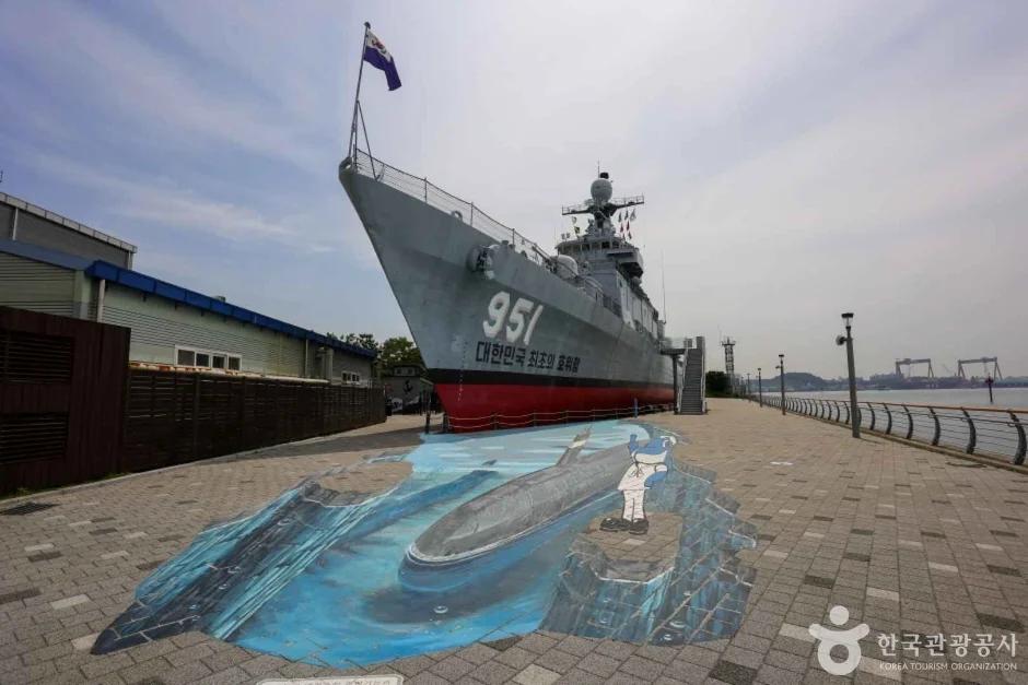 함선 내부를 직접 탐험할 수 있다고?"... 울산광역시 남구에서 만나는 36년간 바다 지킨 울산함