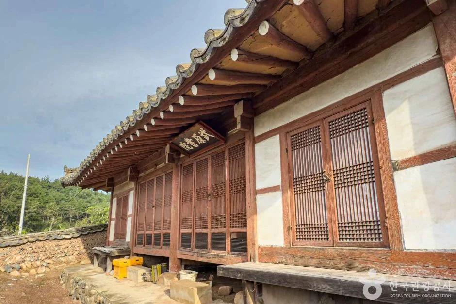 잊혀진 역사의 발자취를 찾아서"... 영천 무원서원, 500년 세월을 품은 고택
