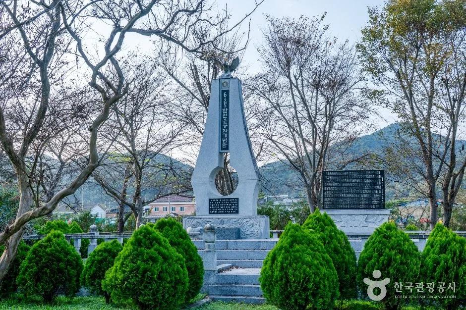 돗자리만 챙기면 무료?"... 전북 순창 구송정 유원지, 100년 노송 600그루 숲캉스