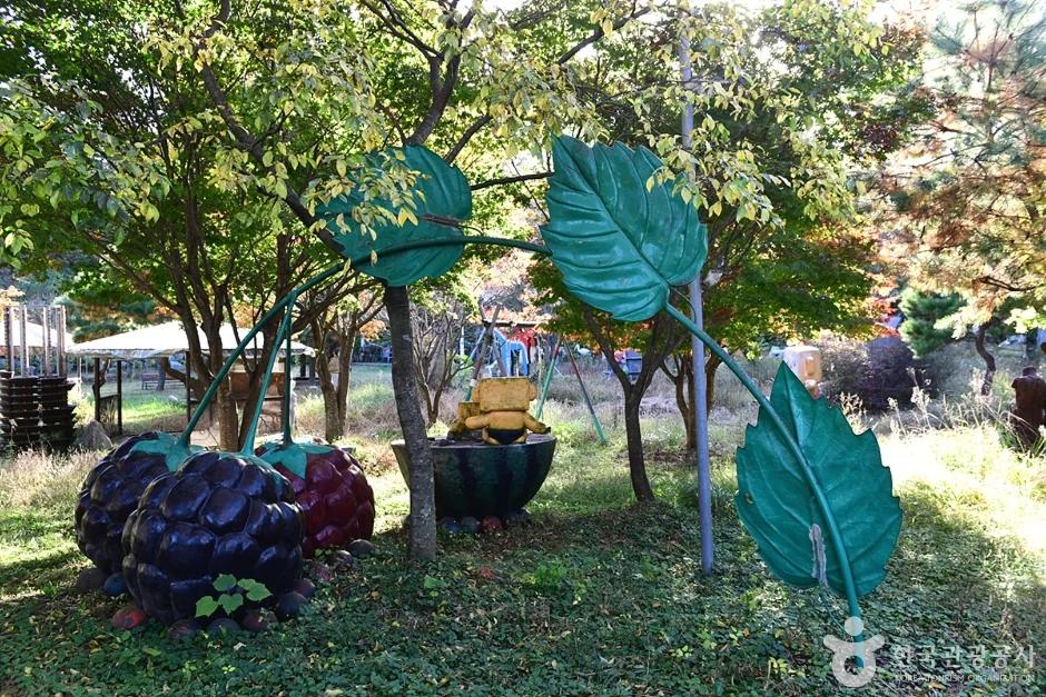 이런 곳이 무료라고?"... 전북특별자치도 고창, 뚜라조각공원에서 즐기는 예술 산책