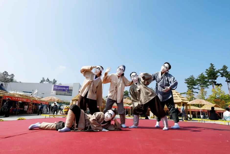 무료입장에 야간 공연까지?"... 충북 영동군, 제57회 난계국악축제 현장