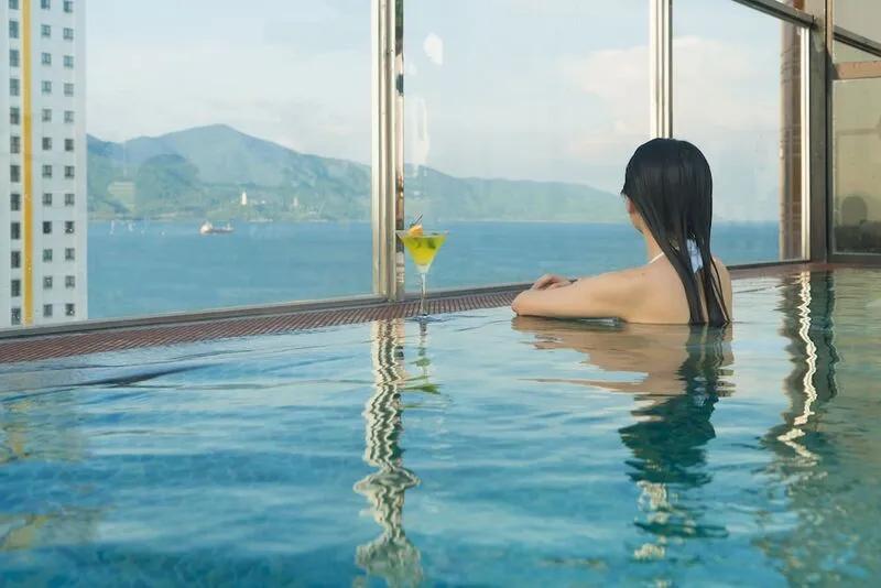 소피아나 마이케 호텔 & 스파 - 루프탑 풀 바 - 프리 생맥주 1잔 및 객실당 20분 스파 포함