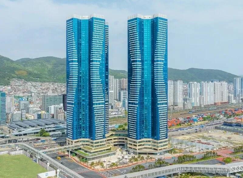 부산역 도보 5분인데 이 퀄리티?"... 초량동 4성급 부킹더베이, 푹신한 침대와 친절한 서비스