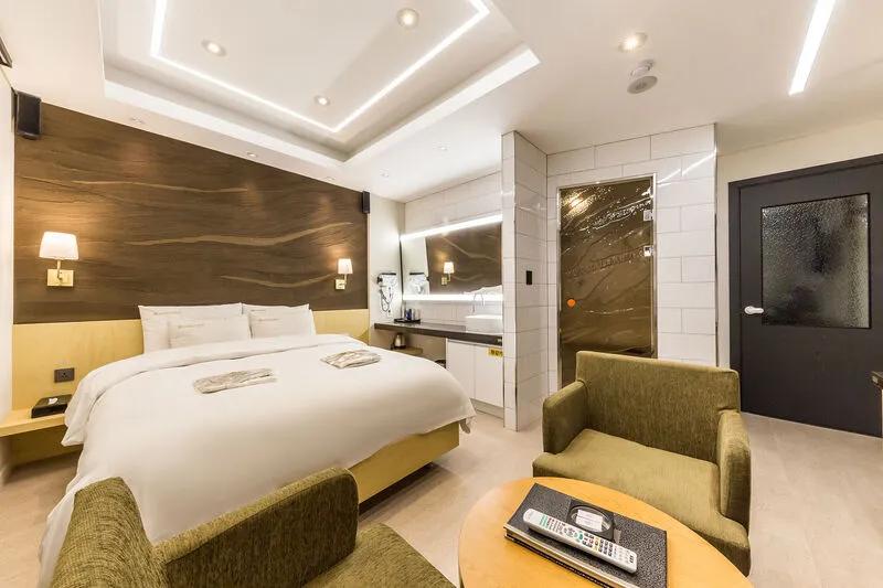 신촌 라뉘(Lanuit)