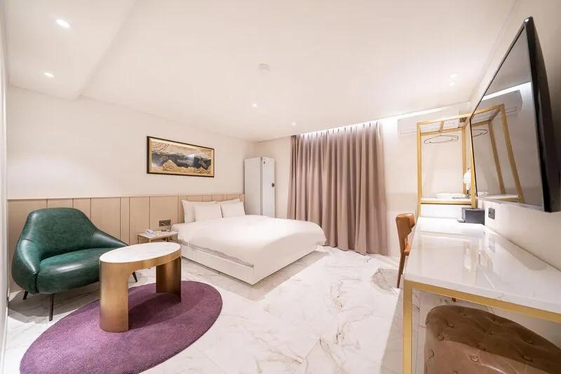 전주 서신동 호텔 아지트