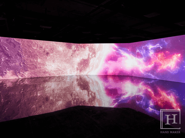 레노부르크 뮤지엄 빛을 테마로 한 몰입형 미디어아트의 새로운 경험