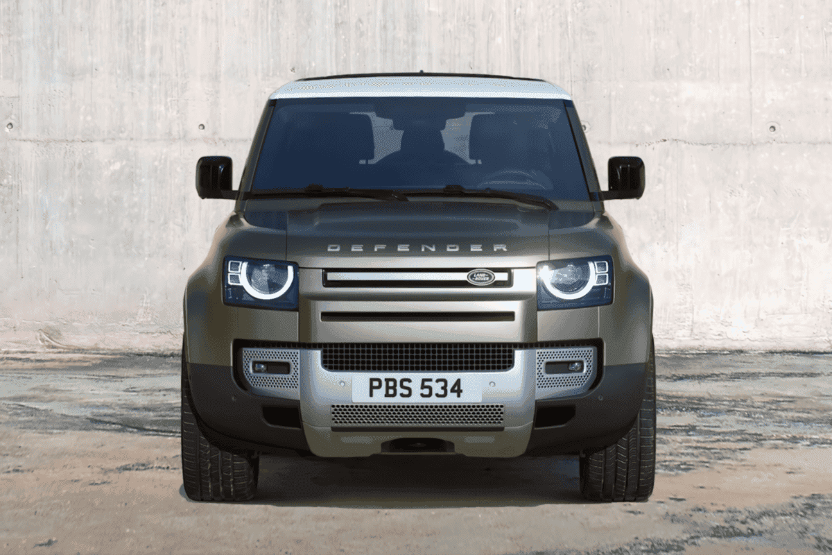 신의 아이콘, 랜드로버의 새로운 중형 디펜더 SUV “디자인과 성능의 경계를 넘다”