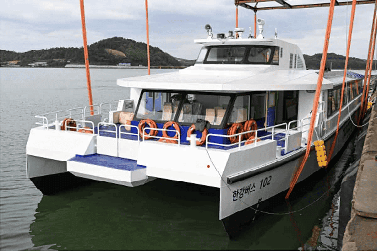 서울시 한강버스 실물 공개, 이젠 물 위에서 대중교통 시대 열다