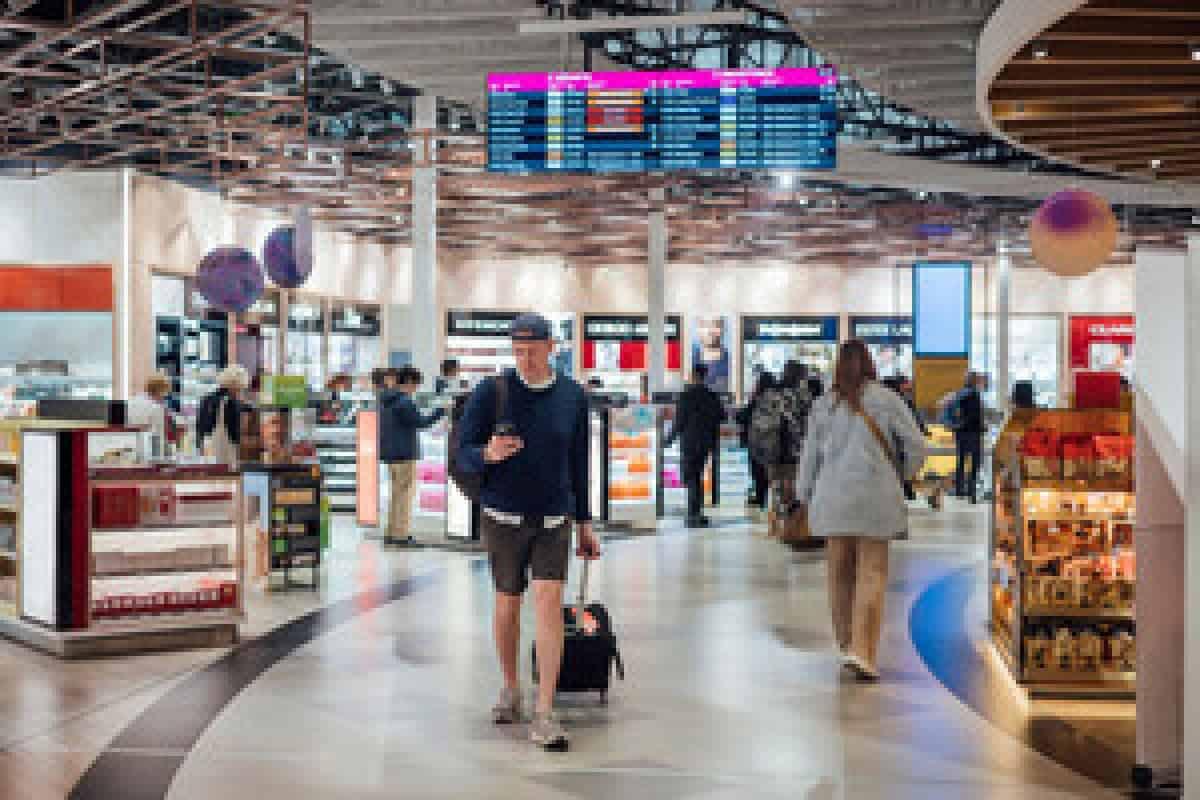 면세점의 위기 – 외래객 소비 감소로 허리띠 졸라매고 내년 전망은?