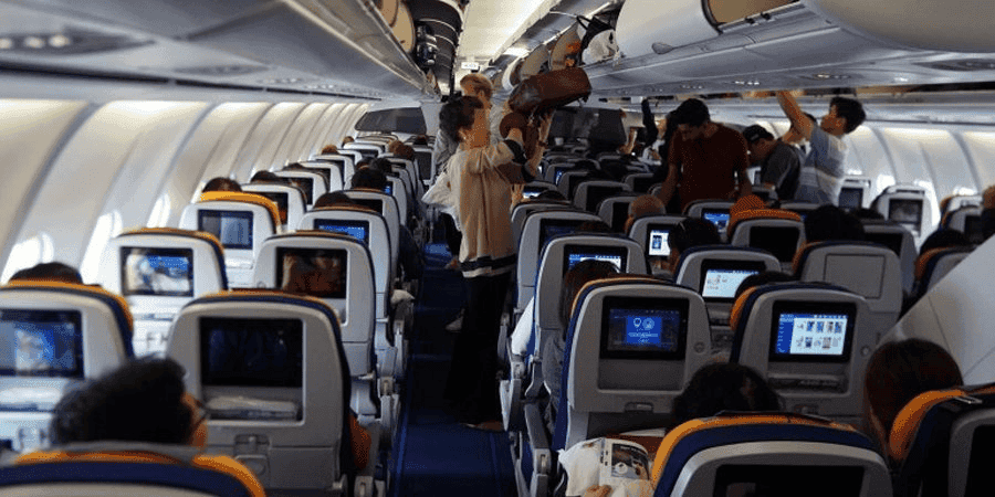 비행기 타자마자 후회하는 최악의 공항패션, 무엇일까요?