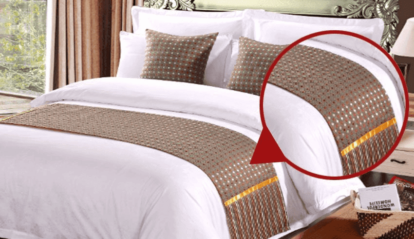 한국인은 활용못하는 호텔 침대 위 커버의 숨겨진 용도는 OOOO 입니다.