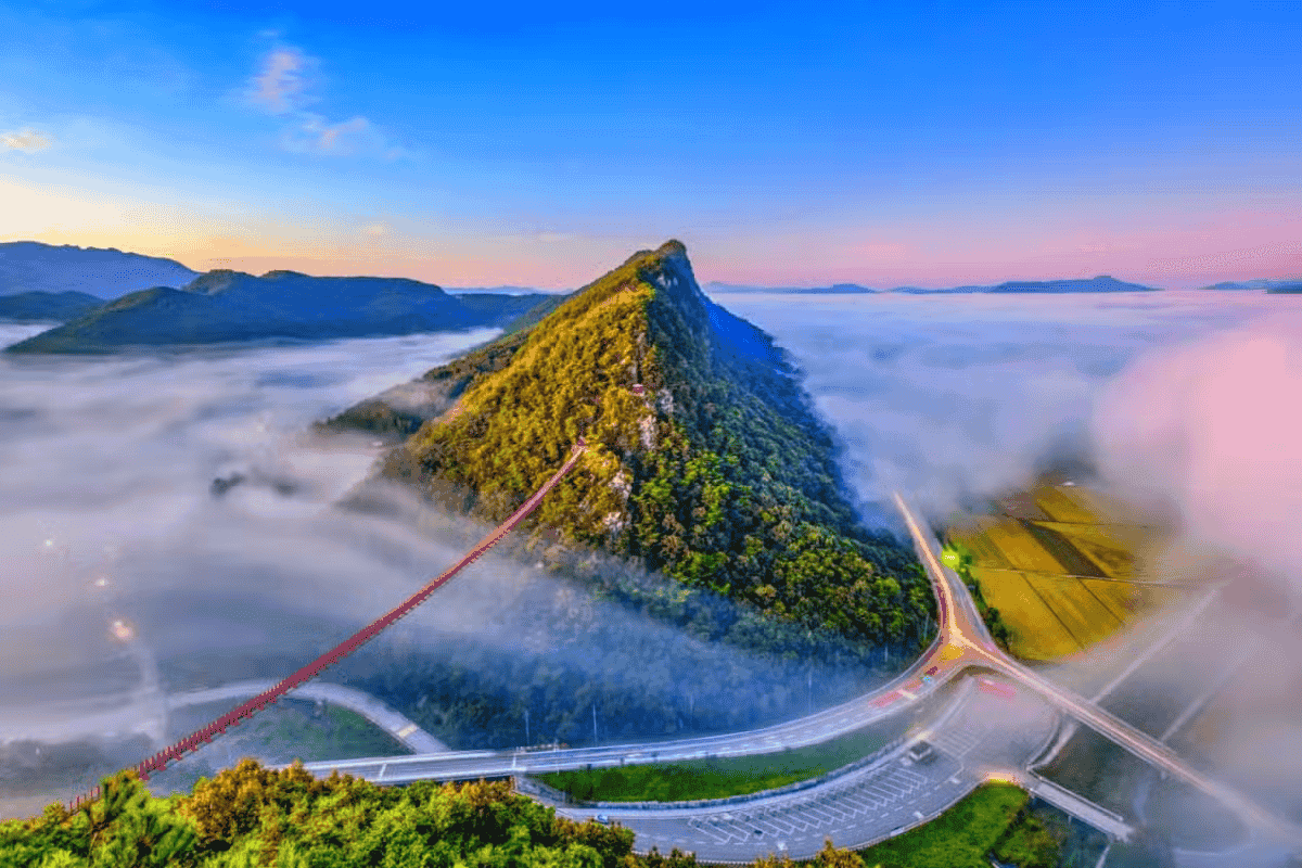 안개 속 비밀 정원, 전북 순창 ‘채계산 출렁다리’에서 만나는 몽환적 힐링 여행
