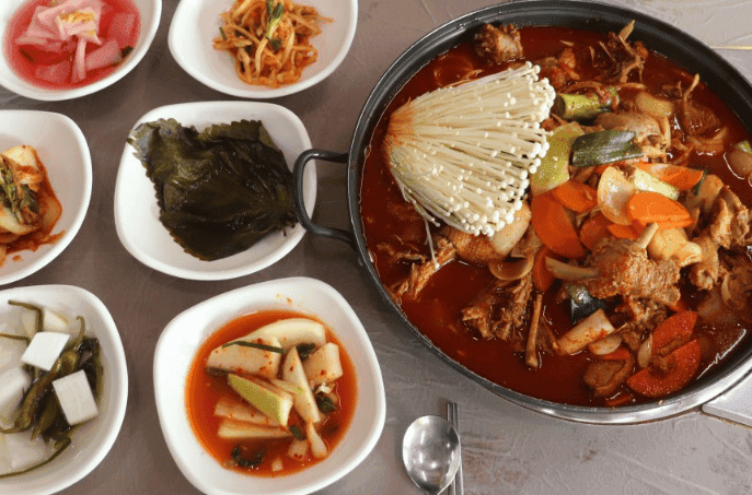 엄마는 슈퍼우먼 화끈한 엄마의 손맛 7000원 백반집 생생정보 홍성 묵은지돼지짜글이 국밥집 위치