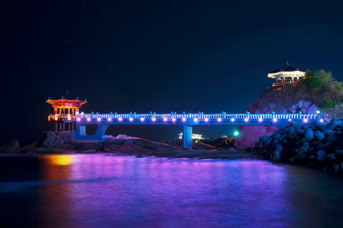 속초 바다 위 정자, 영금정에서 만나는 동해의 청아한 순간