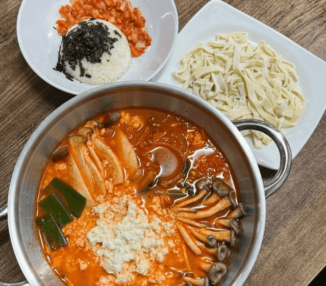 오늘은 국수먹는날 순두부칼국수 단돈 만원에 순두부 칼국수 볶음밥까지 오늘N 송파 순두부칼국수 맛집 위치