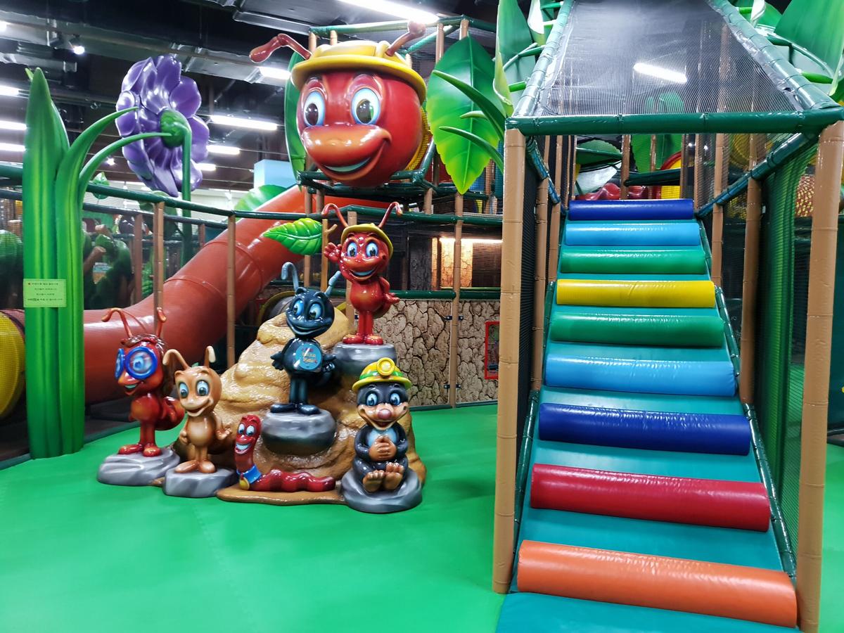 크고 작은 슬라이드가 가득! 홍천 비발디파크 앤트월드로 떠나요