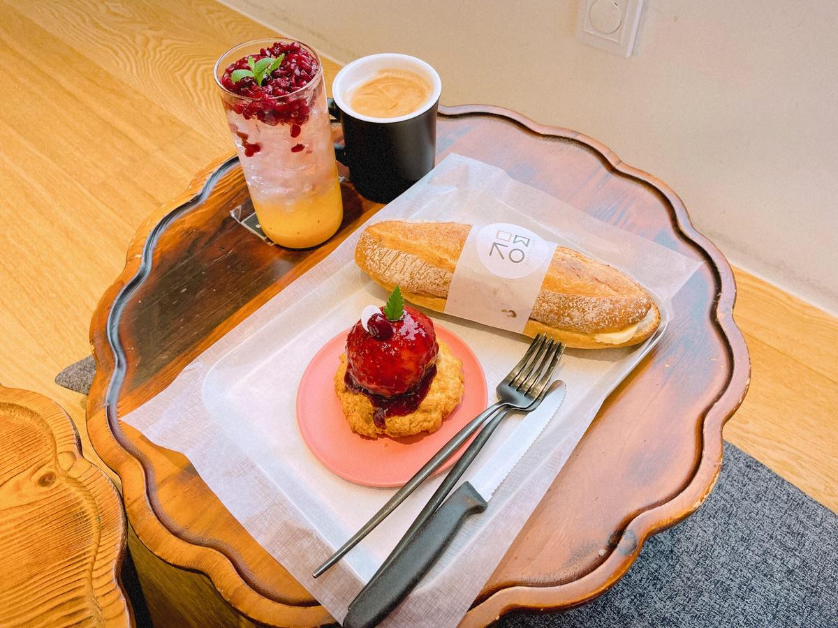 영종도 대형 카페 ‘지금 이곳’, 갤러리 속에서 커피 한잔