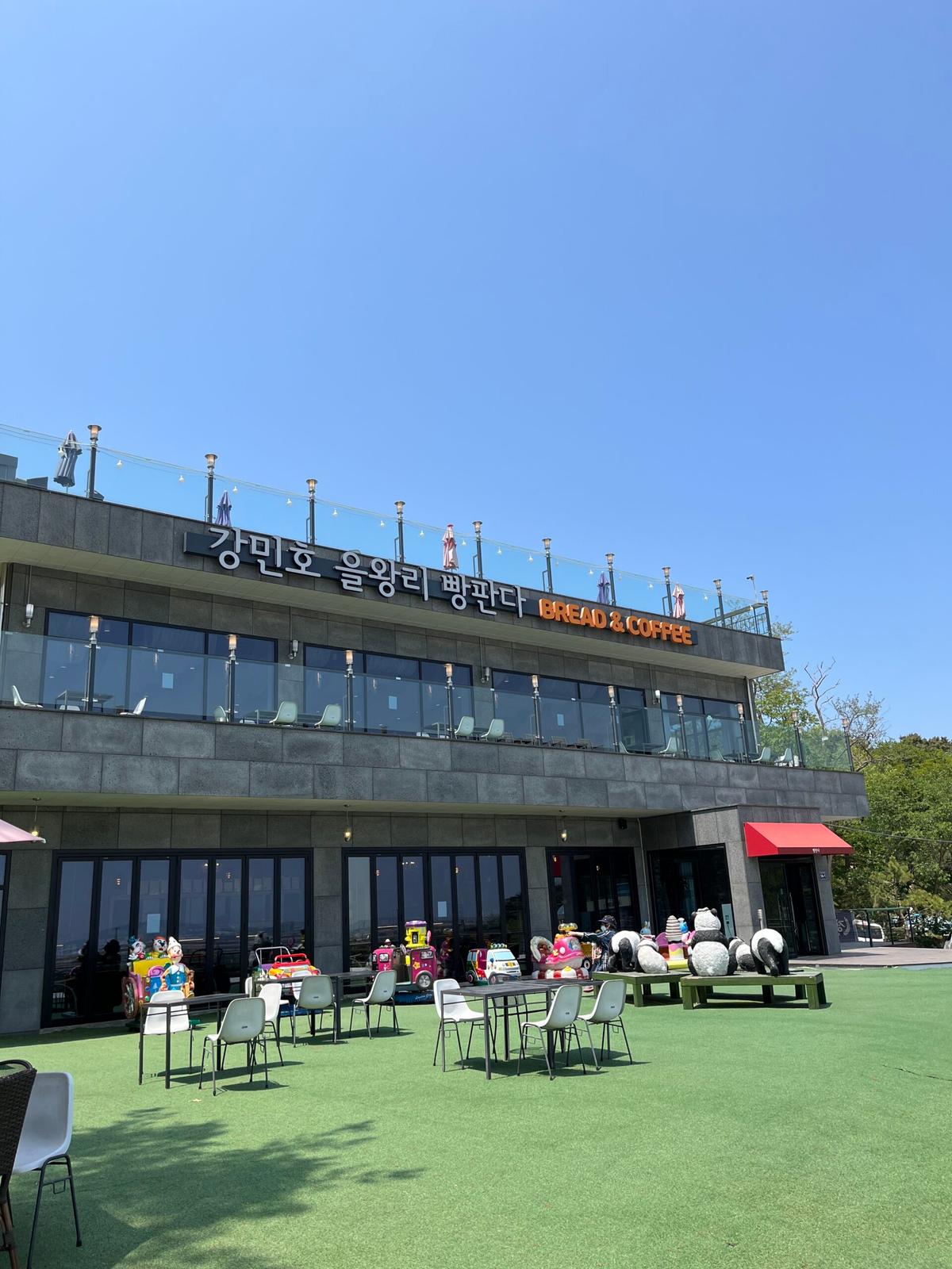 아이들과 가기 좋은 을왕리 ‘빵판다카페’, 넓은 정원과 맛있는 베이커리