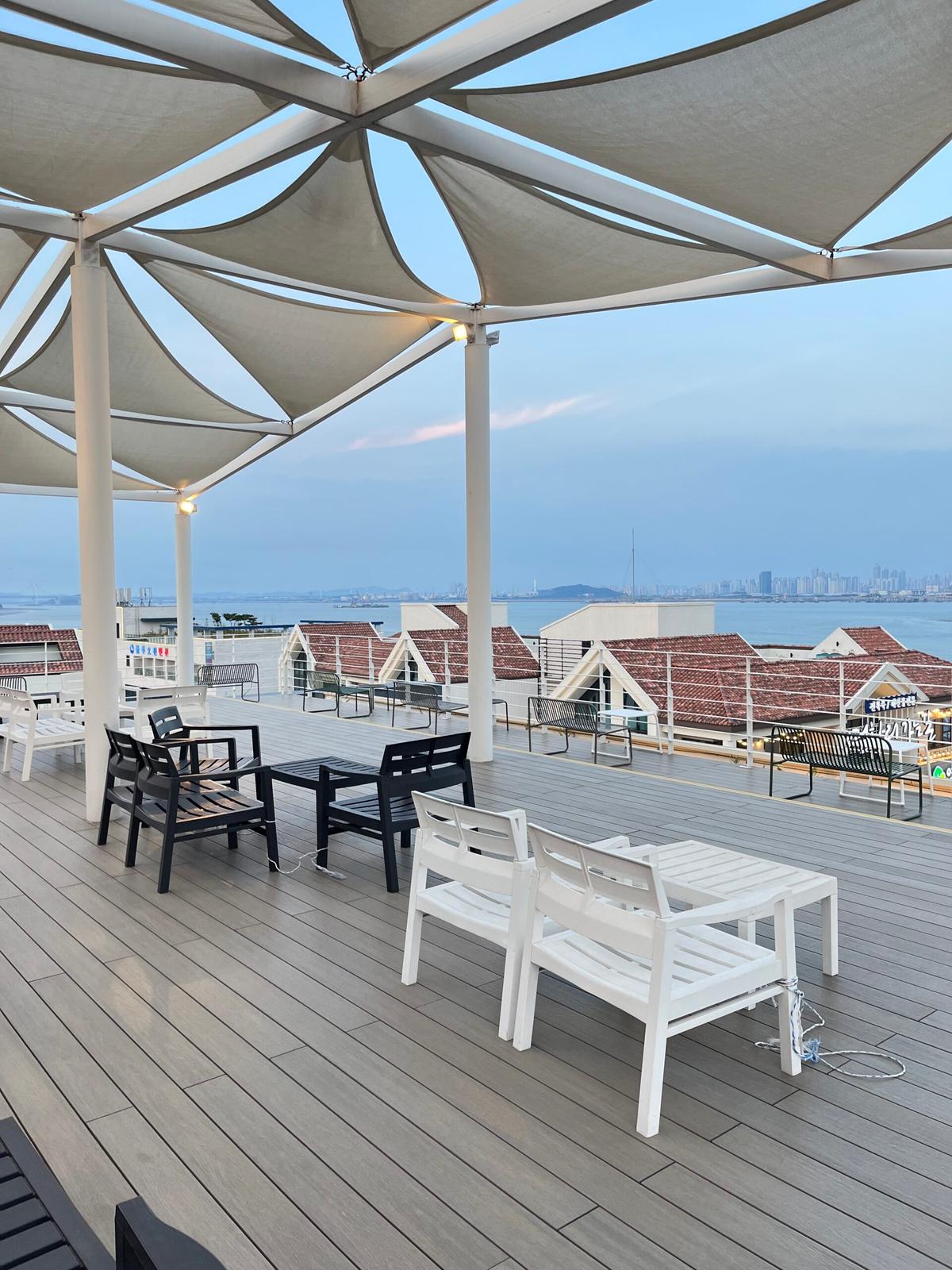 오션뷰 예쁜 ‘카페 평상인’, 테라스에서 즐기는 다양한 베이커리