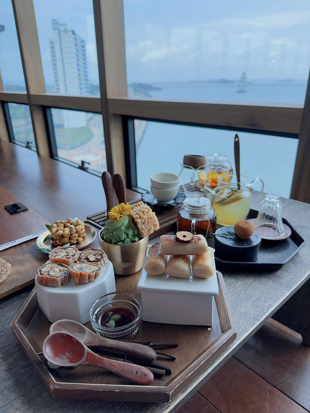 영종도 데이트 필수 코스! 오션뷰 감성 가득한 찻집 ‘차덕분’