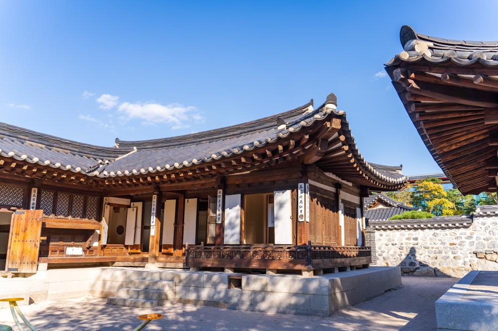 고즈넉한 봄의 정취, 남산골 한옥마을로 나들이 가요