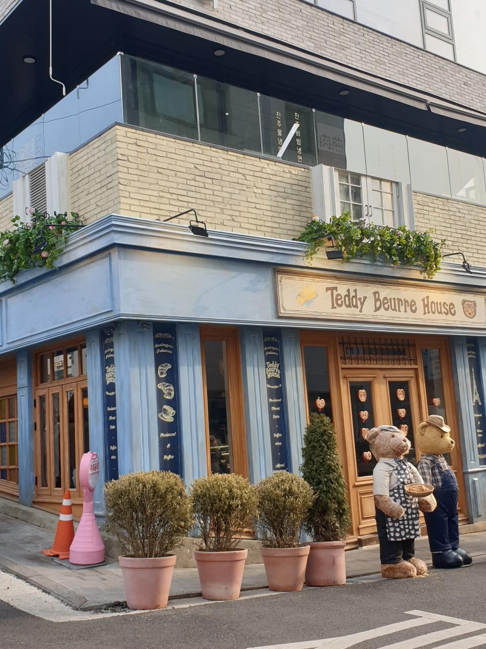 용산 핫플 ‘테디뵈르하우스’, 아기자기 감성 가득한 크로와상 맛집