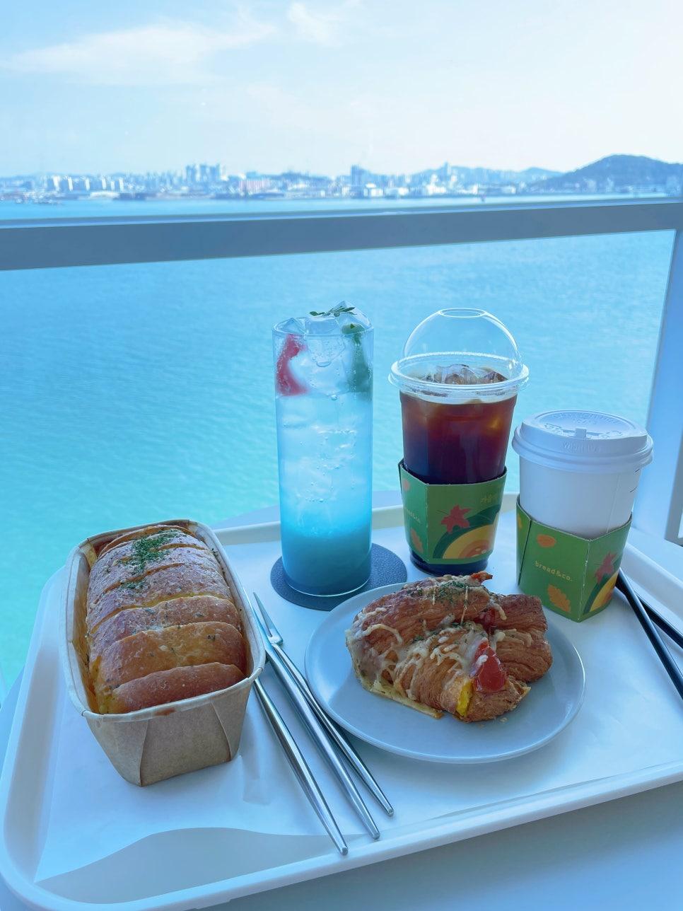 통창 너머 바다 풍경, 구읍뱃터 감성 카페 ‘브레댄코