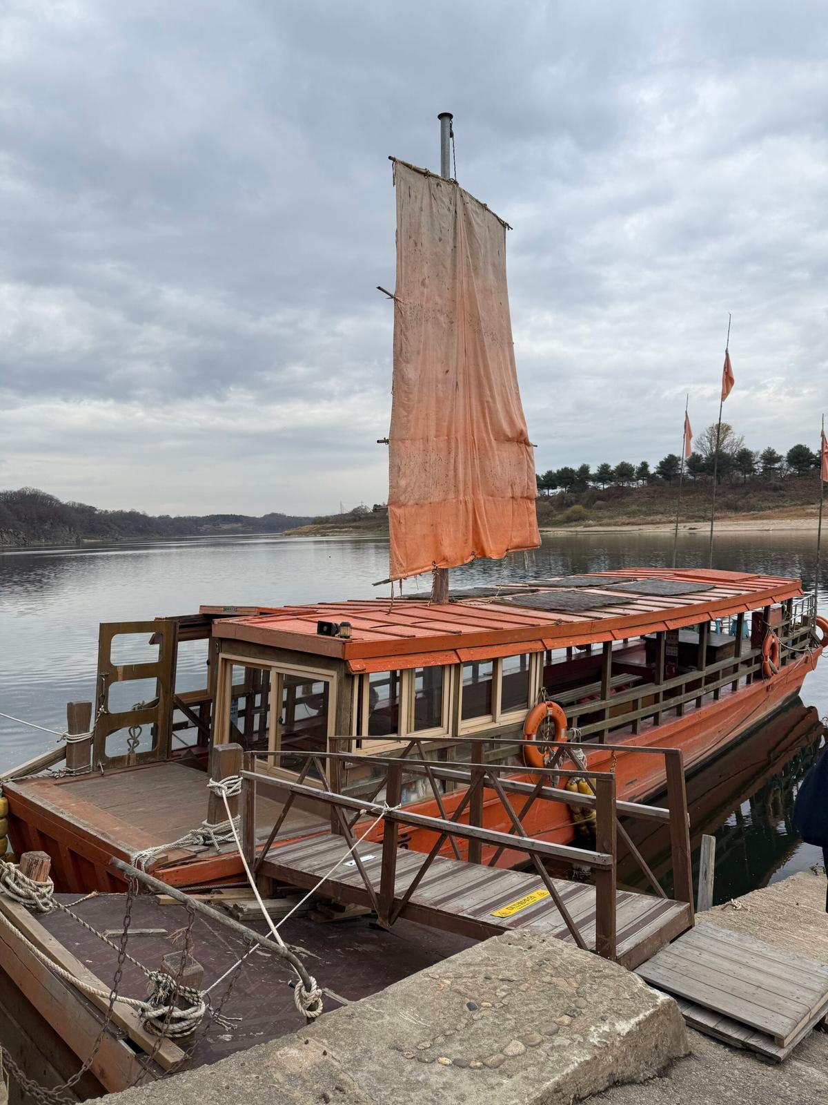 파주 이색 데이트코스, 황포돛배 타고 임진강 유람 즐기기