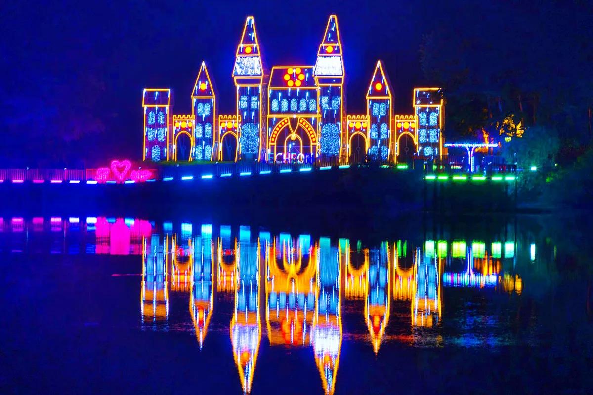 “카메라만 챙기세요”… 제천 마법의 성 ‘반영 포토존’