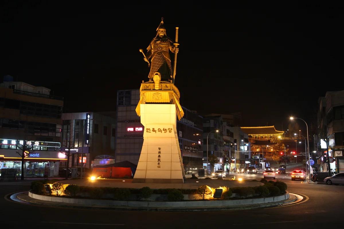낭만 포차 여수, 겨울 밤바다와 함께 즐길 맛집과 야경 명소 BEST 5