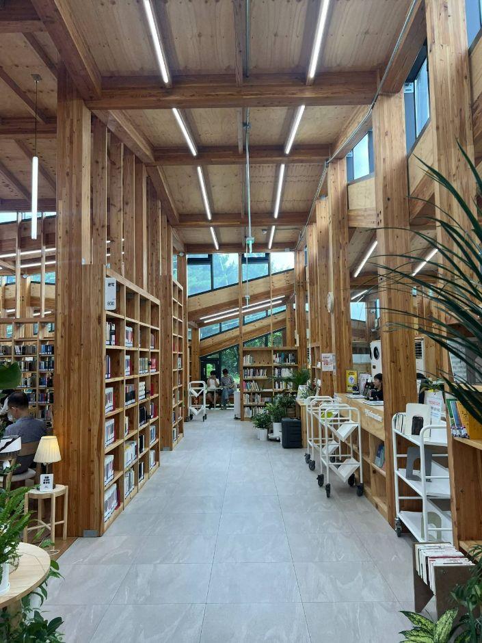 오동숲속도서관