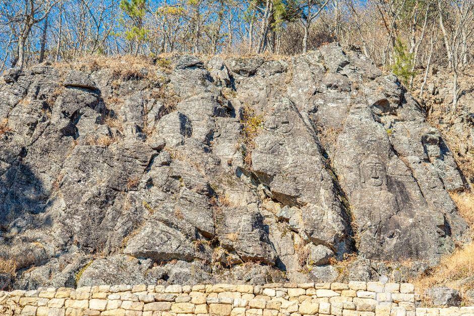 개령암지 마애불상군