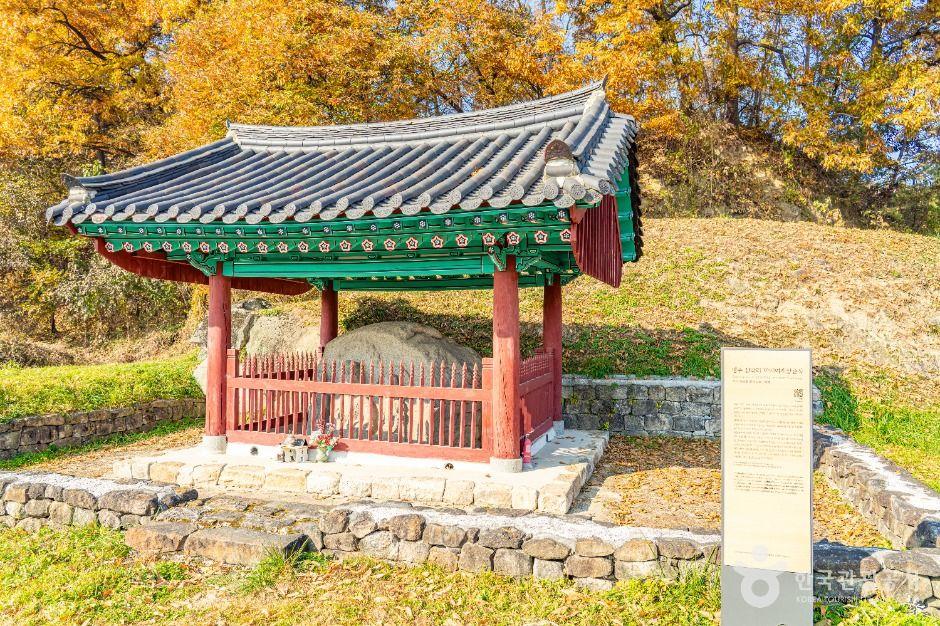 영주 신암리 마애여래삼존상