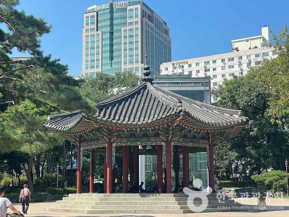 탑골공원 팔각정