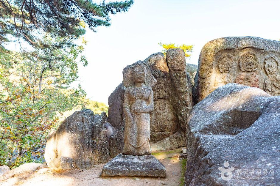 경주 남산 탑곡 마애불상군