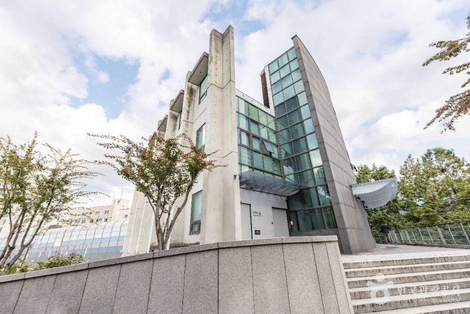 양화진홀 전시관