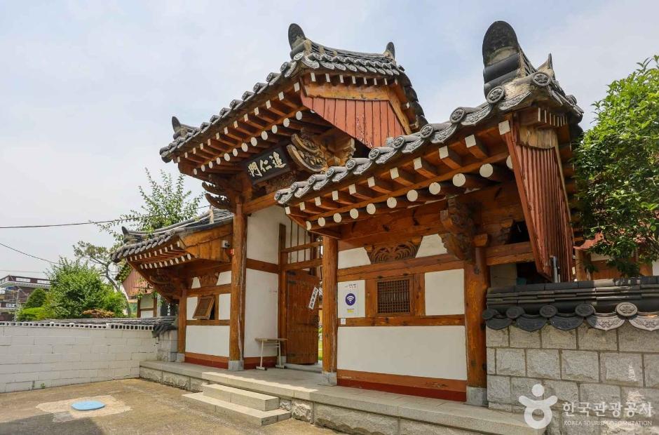 도심 속 고즈넉한 한옥의 멋"... 울산 남구, 400년 역사 용연서원에서 만끽하는 여유