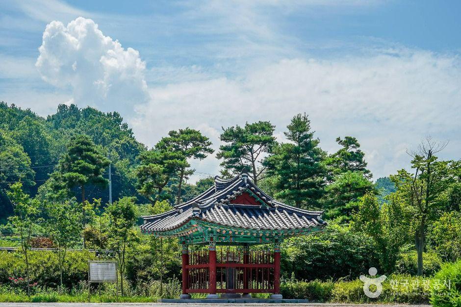 의사전해산 추모비