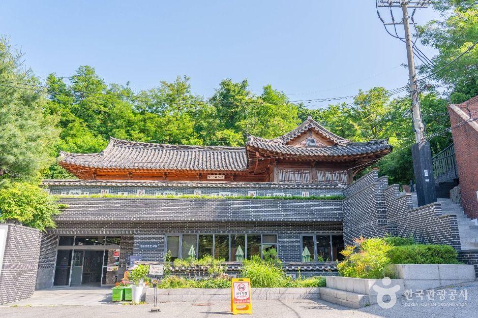 청운문학도서관