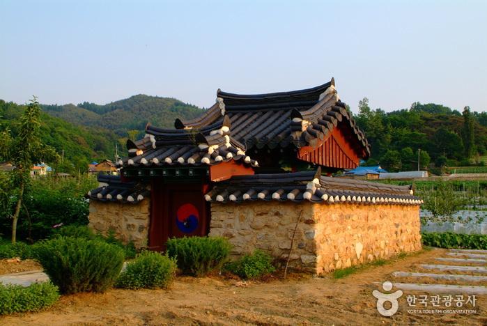 청송 신기리 밀양박씨효부각