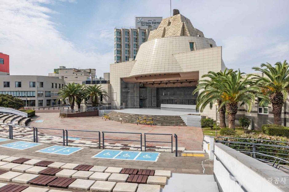 제주 탑동해변공연장