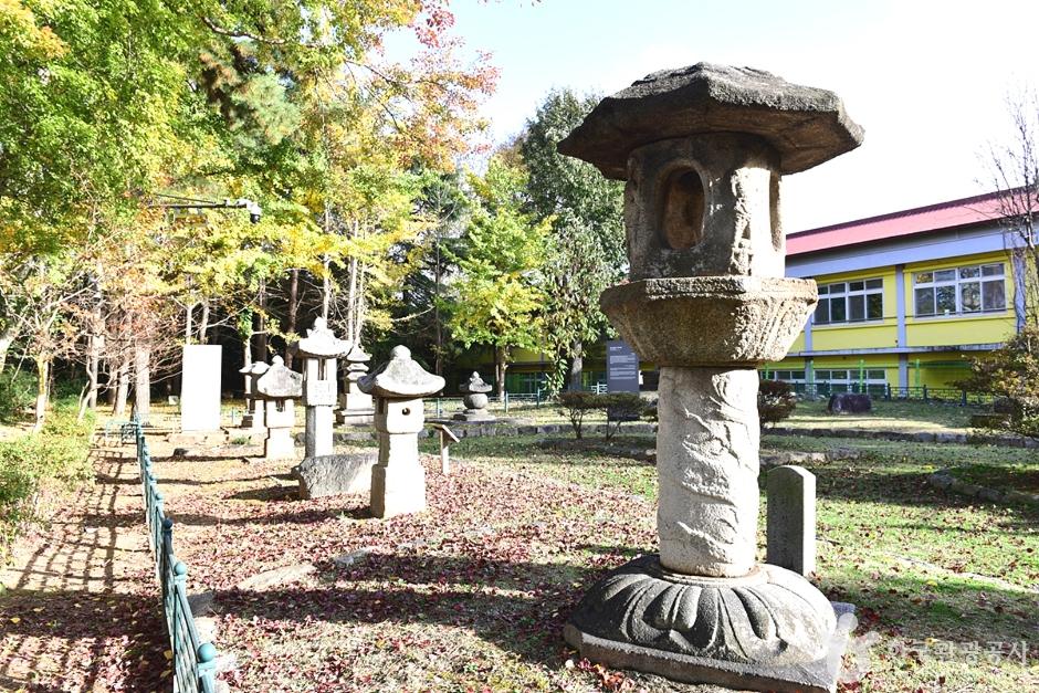 군산 발산리 석등