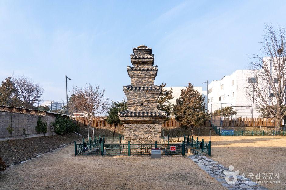 안동 운흥동 당간지주와 오층전탑