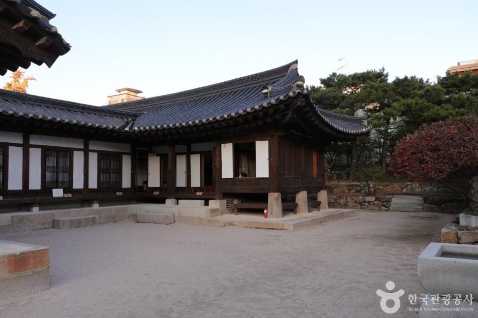 해풍부원군윤택영댁재실