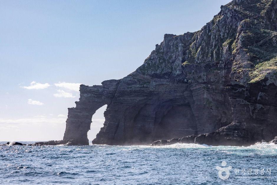 독립문바위 (울릉도, 독도 국가지질공원)