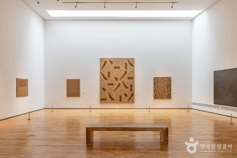 제주도립김창열미술관