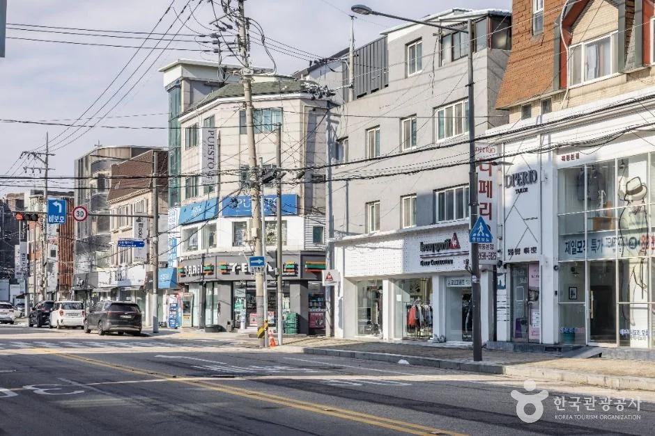여기가 서울 맞아요?"... 양천구 로데오거리, 10년 만에 재탄생한 힙플레이스