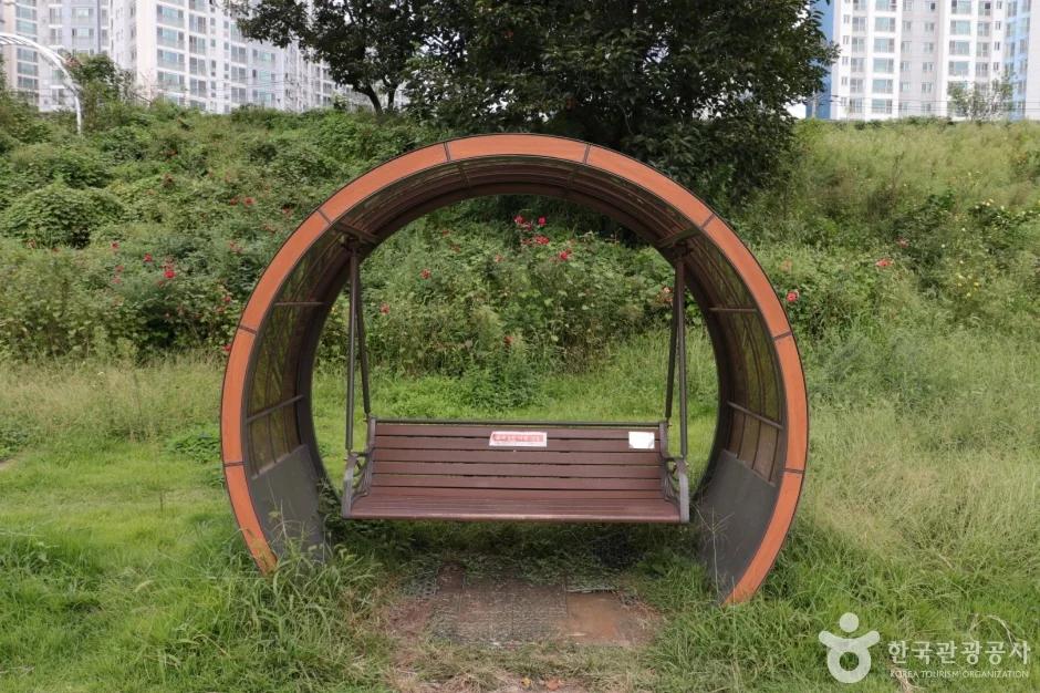 도심 속 습지라니 믿기세요?"... 서울 성동구, 청계8경 버들습지에서 만나는 자연