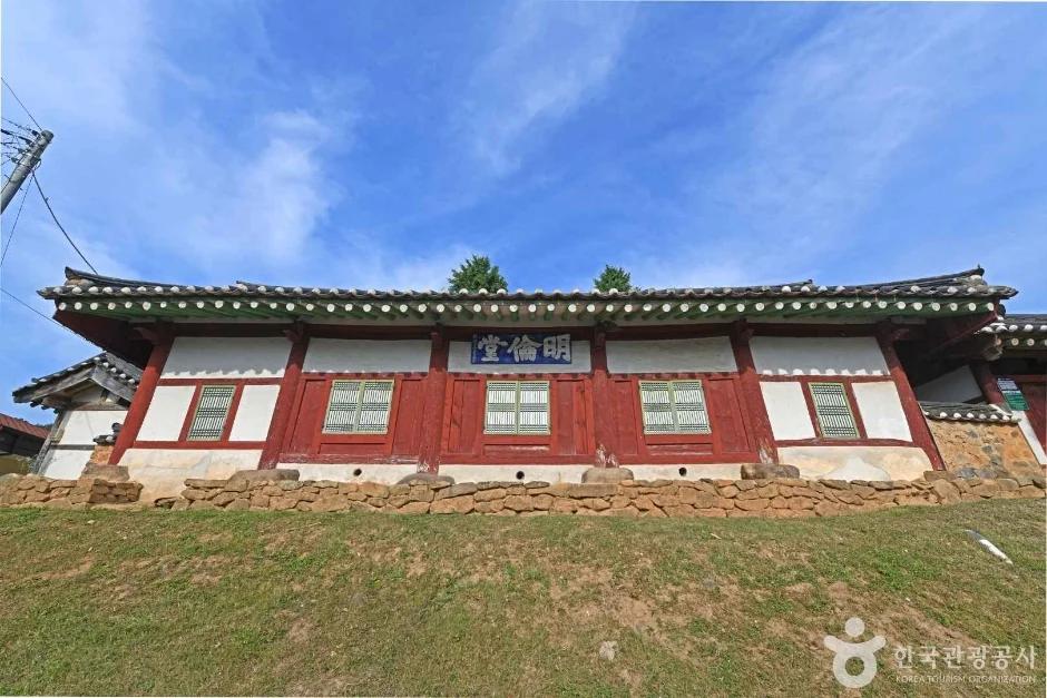 천안 목천향교, 조용히 거닐기 좋은 고즈넉한 산책 코스